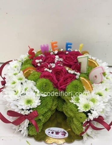 torta fiorita con candele