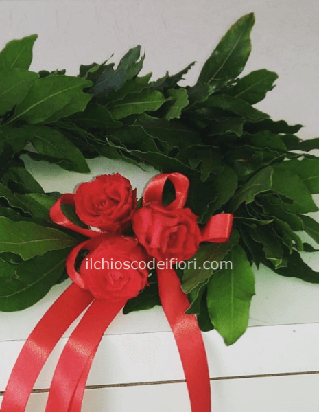 Coroncina con rose rosse