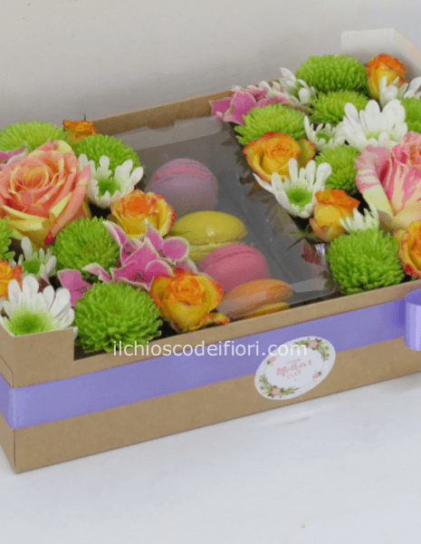 Scatola regalo con fiori&dolci