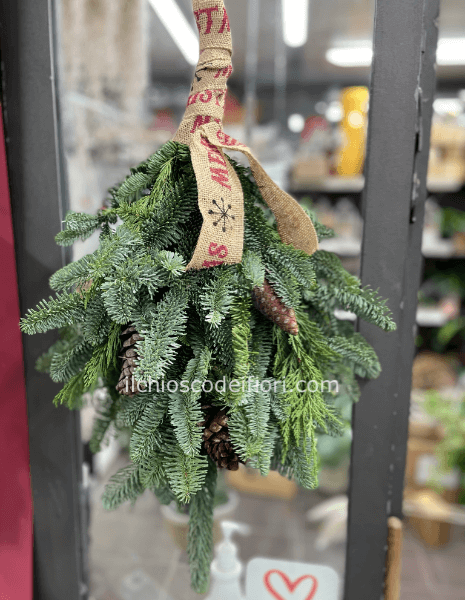 Fascino dietro porta abete