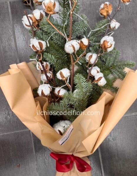 Fascio fiori cotone con luci