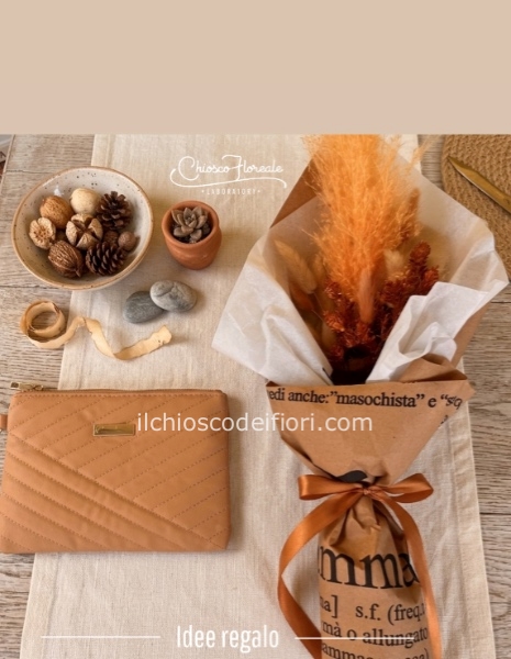 Pochette +mazzolino fiori secchi 